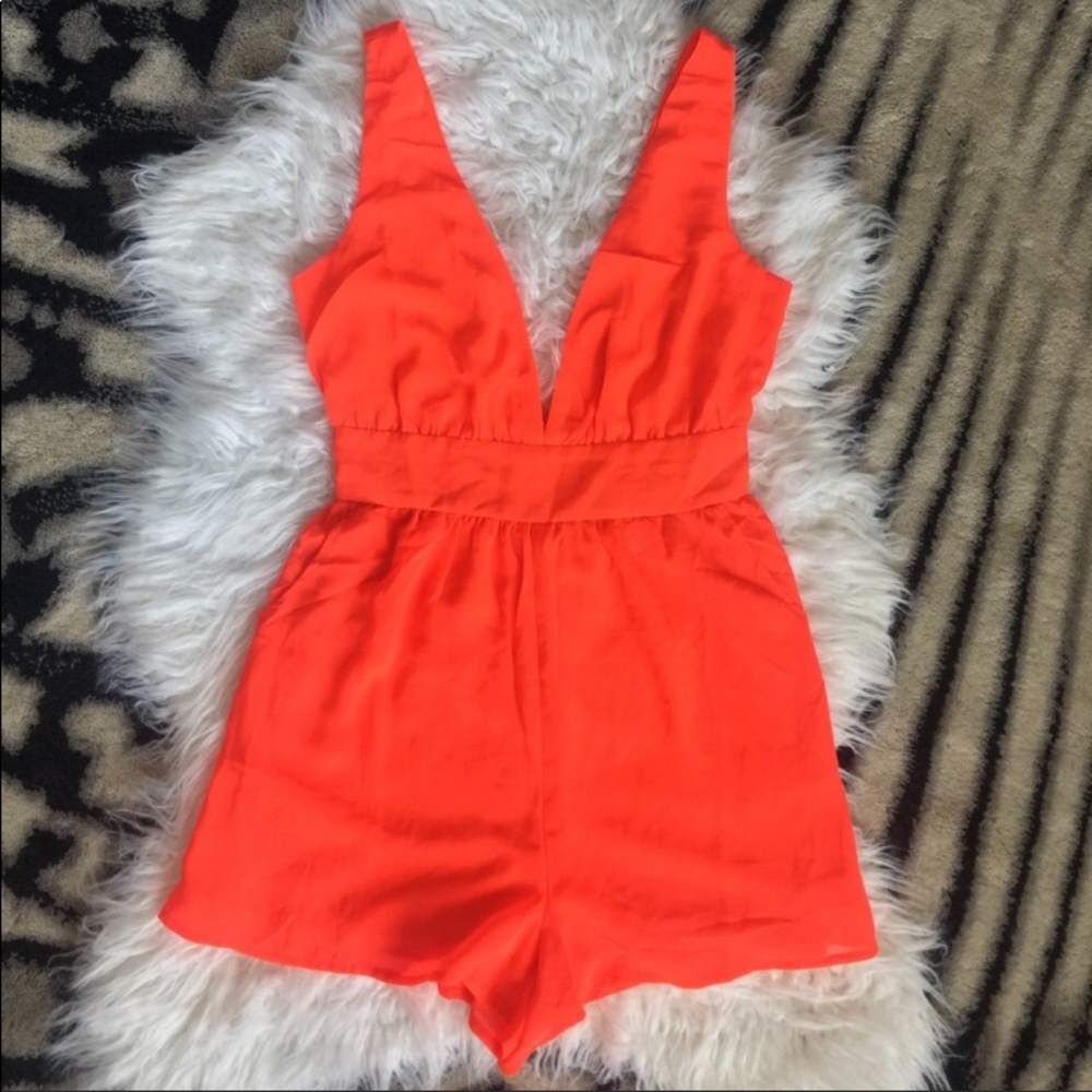 โจ orange V-Neck Romper ๐Host Pick๐ - Picture 4 of 7